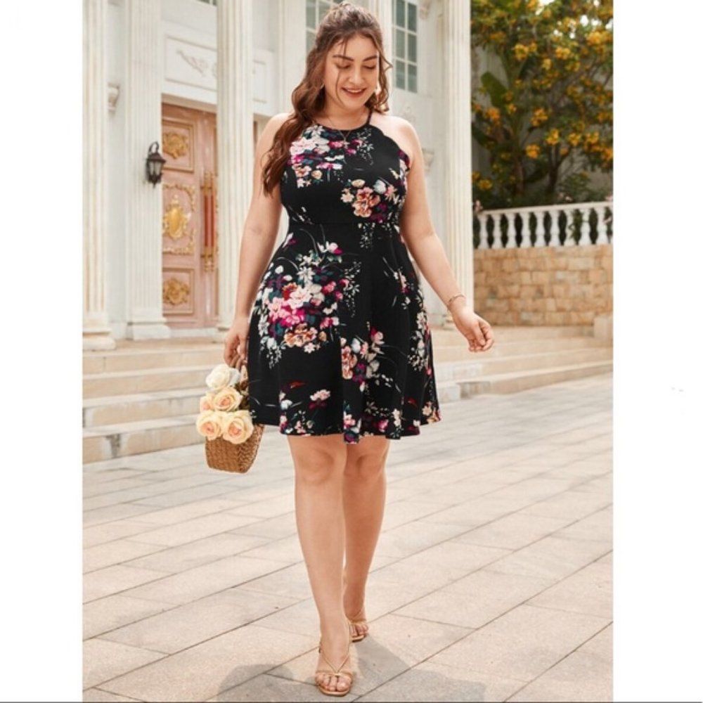 Plus Size Scallop Trim Floral Dress - Picture 4 of 5